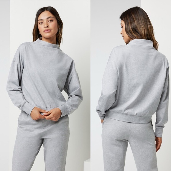 Vuori Tops - Vuori women’s Granite Funnel Neck sweatshirt gray size small dreamknit lounge